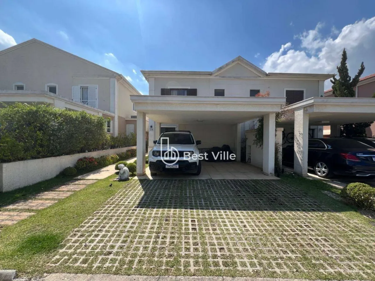 Casa Mobiliada à venda com 3 quartos sendo 1 suíte, 180m² - Condomínio Tamboré 4 - Alphavi
