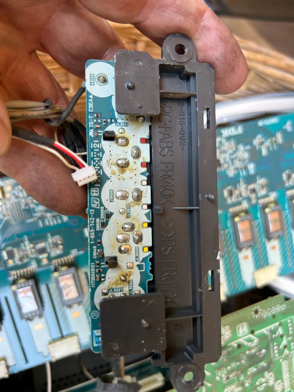 PLACA DE SOM E VIDEO 2 IN TV SONY LCD 2-515-392  - Foto 2