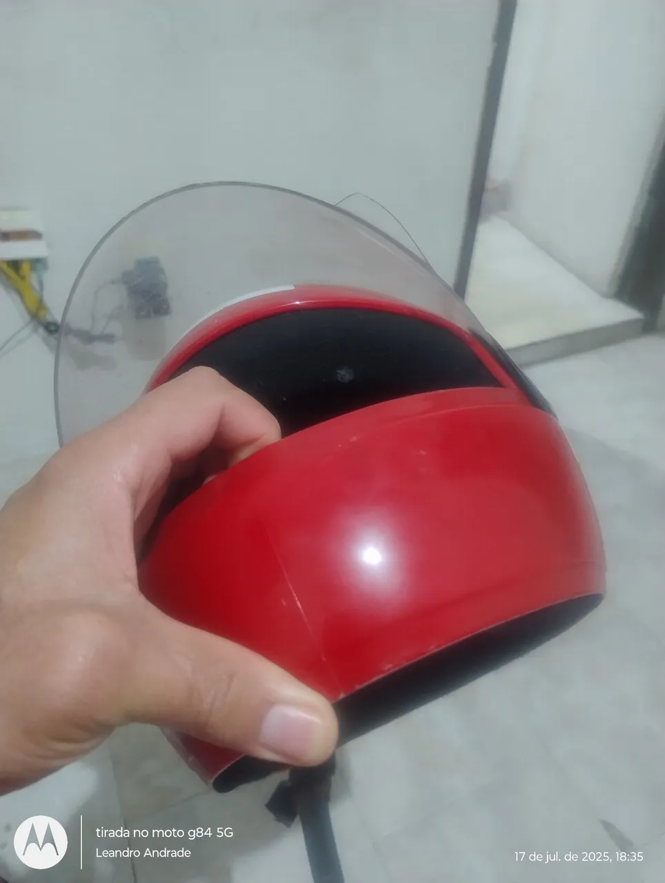 Capacete Vermelho com Visor