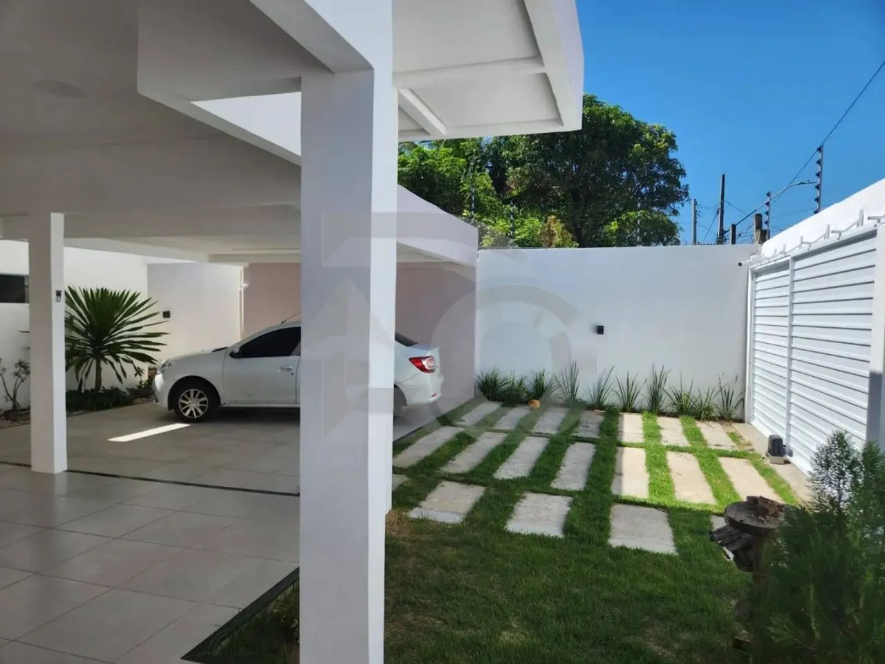 Casa no Bairro Coroa do Meio com 5 Quartos e 4 Banheiros - Foto 2