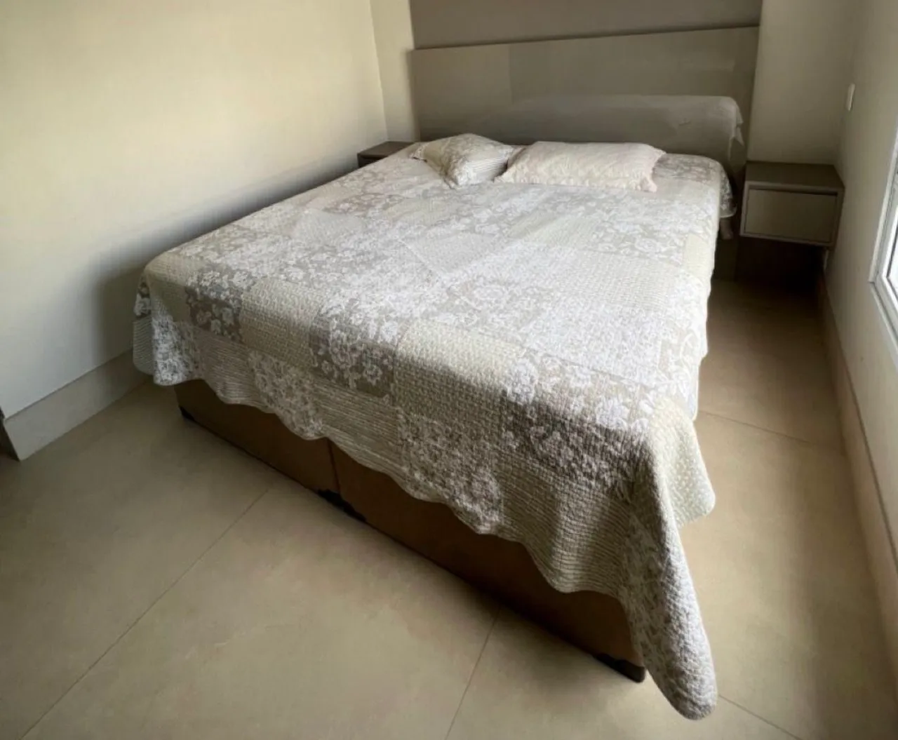 Cama king size látex marca herval molas euro maxspringmax ensacadas acompanha o baú