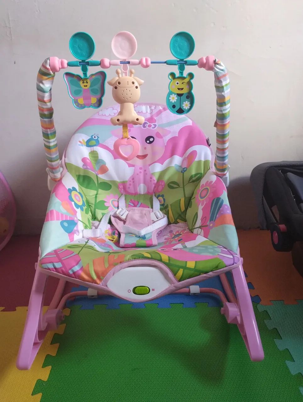 Cadeira de balanço e bebê conforto  - Foto 3