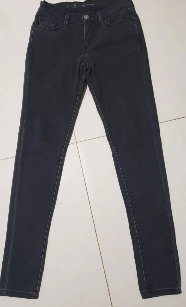 Calça jeans preta feminina Levis 