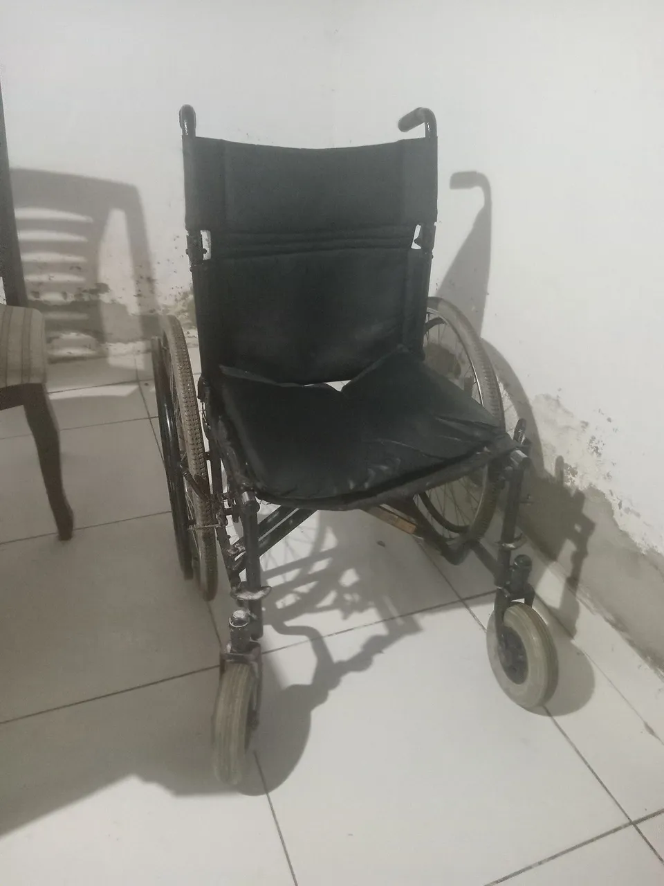 Cadeira de Rodas Padrão - Mobilidade e Conforto