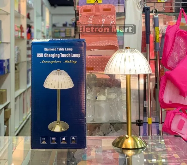 Abajur, luminária luxuosa, meia luz