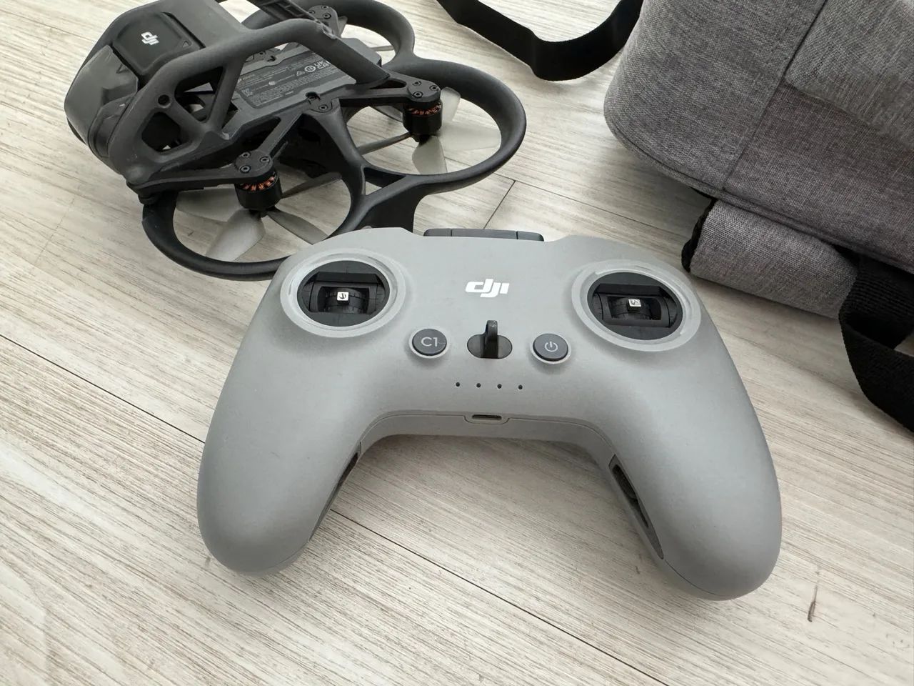 DJI Avata Combo - Óculos + FPV remote + 3 baterias + carregador + bolsa - Foto 2