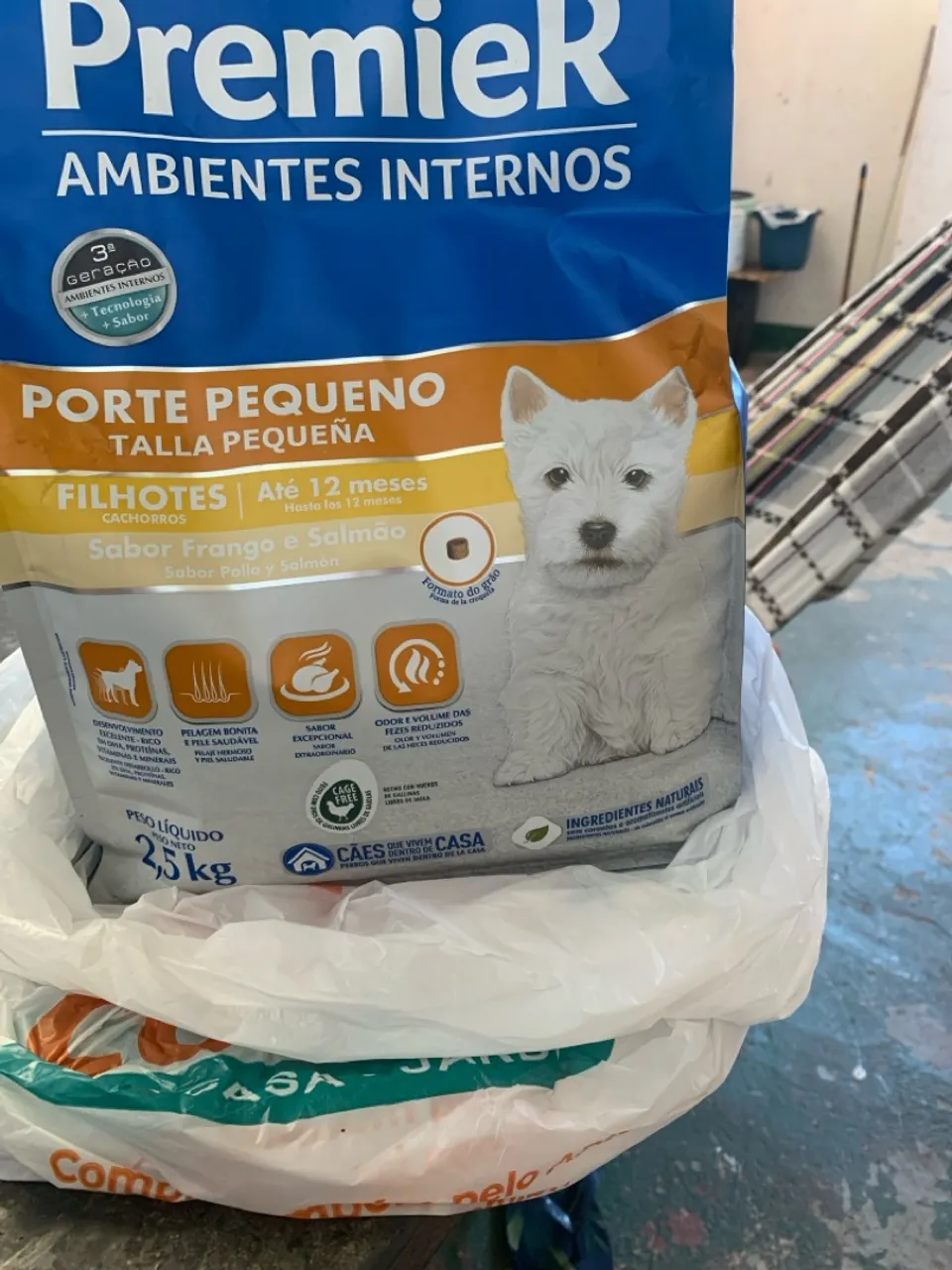 Ração Premier Filhotes Porte Pequeno - Frango e Salmão 2,5kg