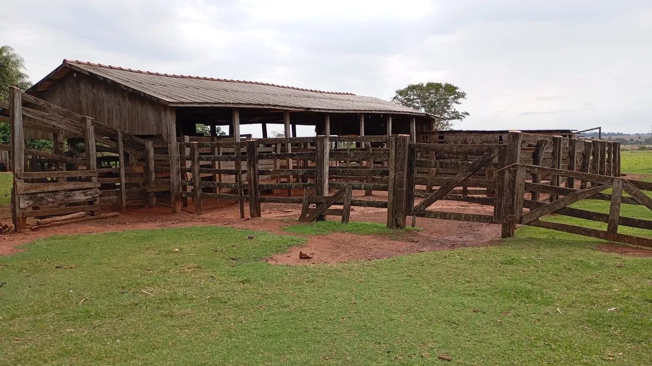 Madeiras Rústicas de Demolição - Tábuas, Palanques, Caibros e Vigas<br>