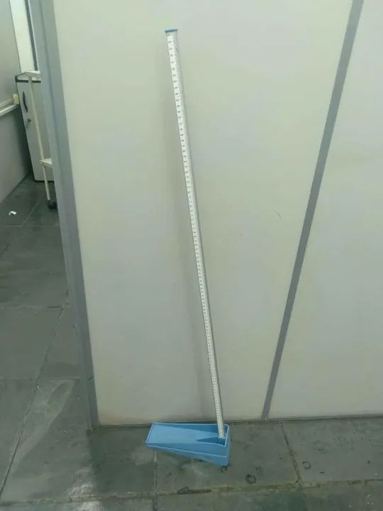 Régua antropometrica em Alumínio / Plástico Cinza 110 cm x 25 cm x 8 cm