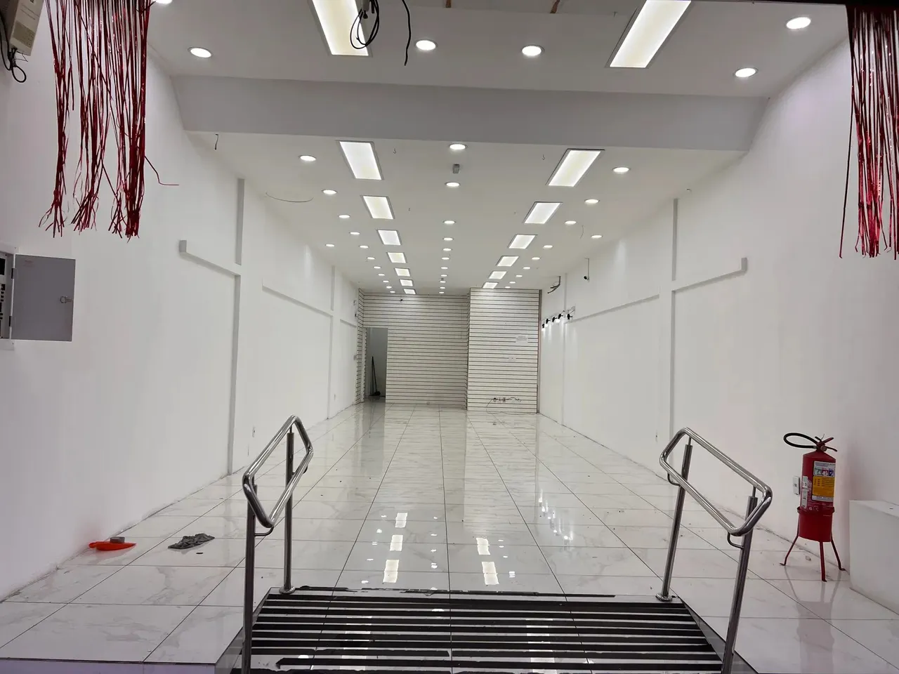 Ponto comercial/Loja/Box para aluguel com 201 metros quadrados