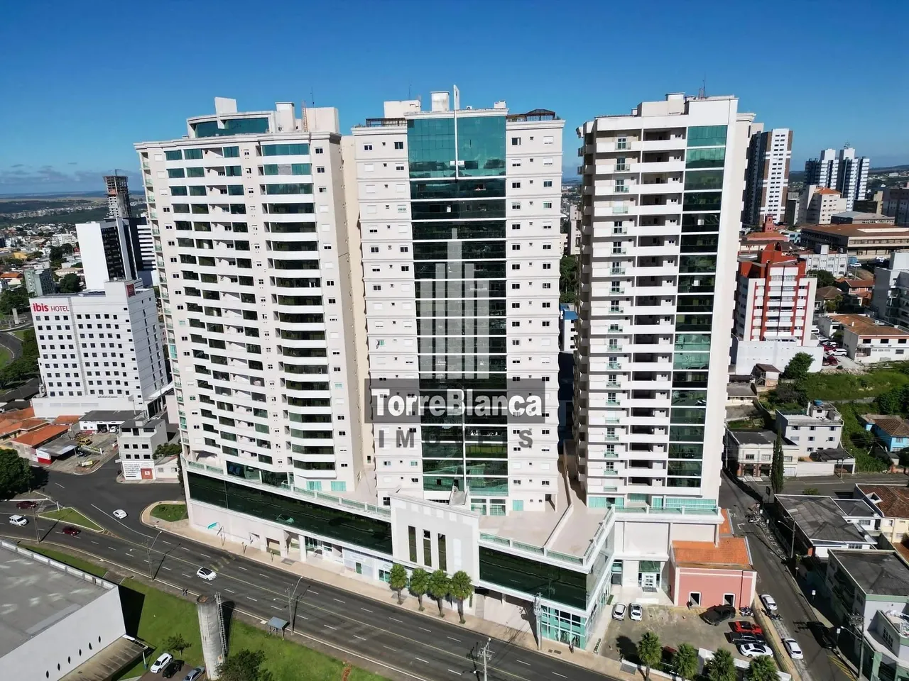Apartamento para locação, 2 quartos, 1 vaga de garagem, Sacada com churrasqueira, Edifício