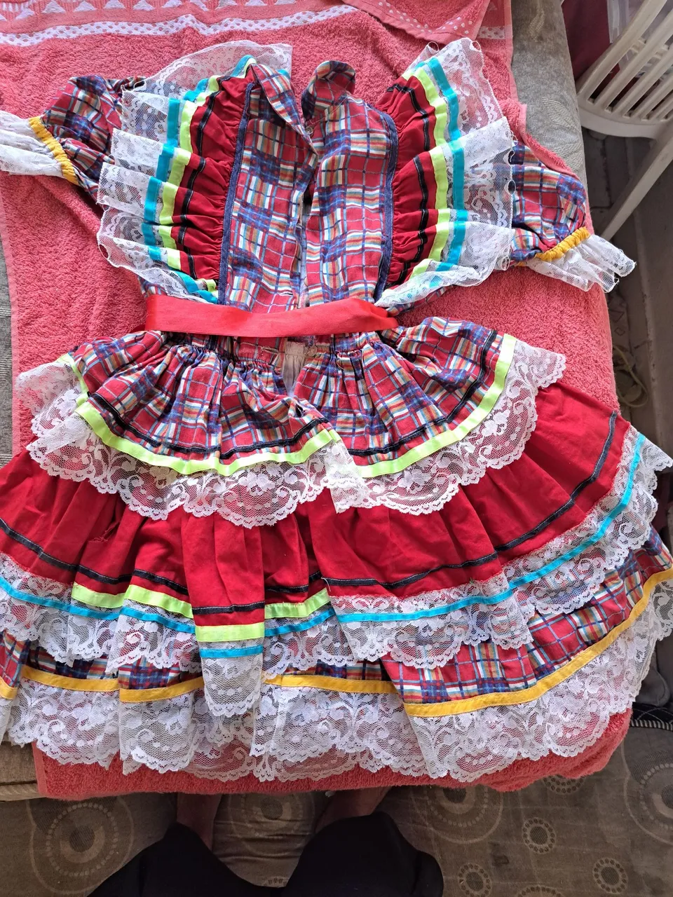 Vestido Infantil Festivo Xadrez com Detalhes Coloridos