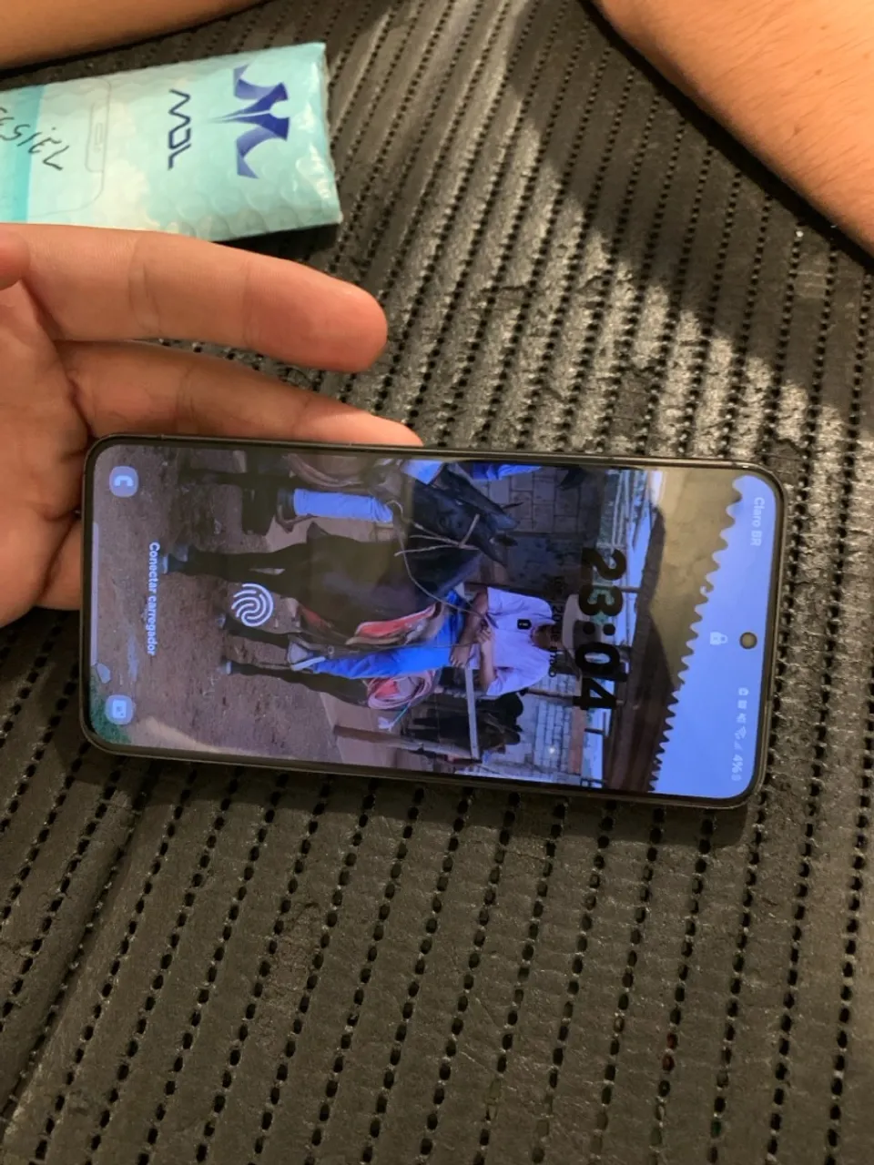 Galaxy S22 com caixa , sem arranhão, com película atrás