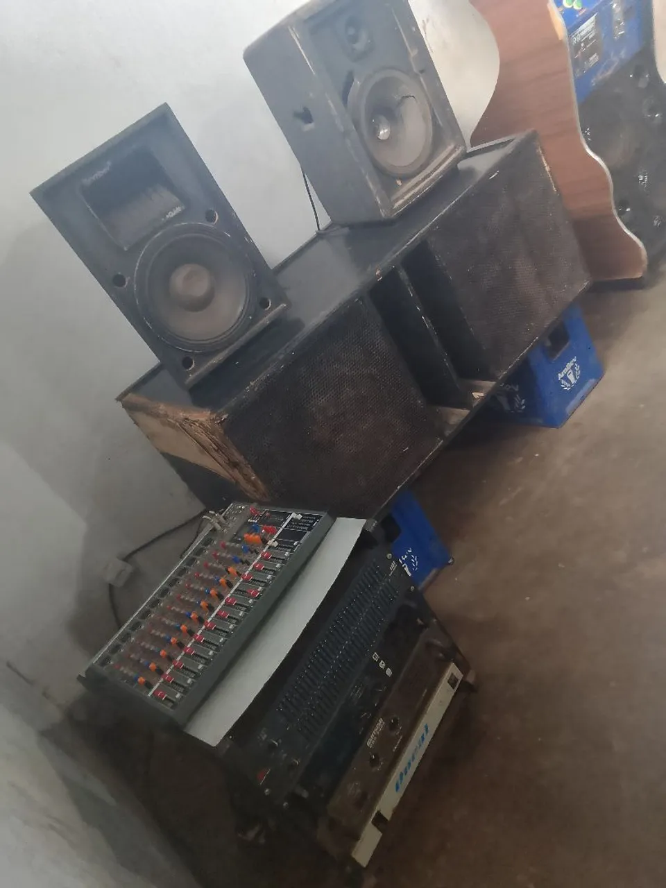 Sistema de Som Completo - Amplificador, Mesa de Som e Caixas