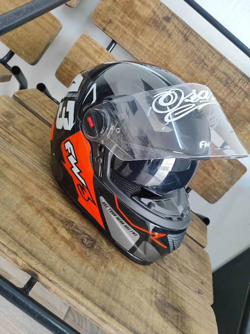 Capacete FW3, design esportivo e segurança!