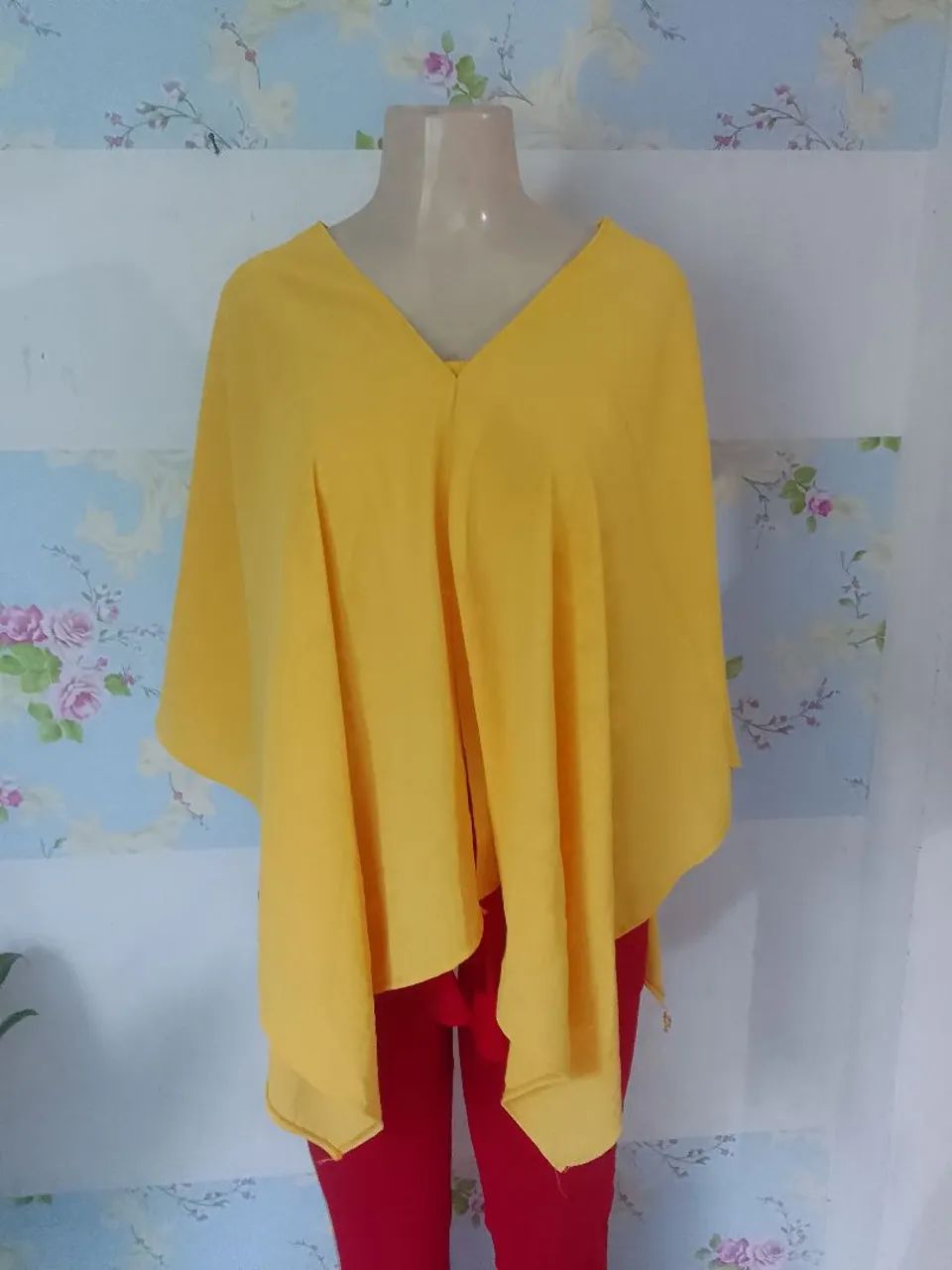 Blusa Bata Capa nova com top - Foto 2