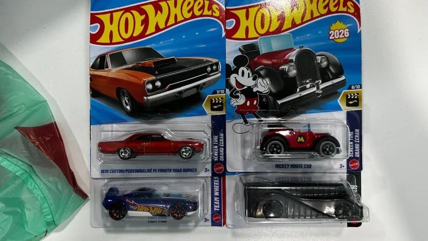 4 Carrinhos Hotwheels - Foto 2