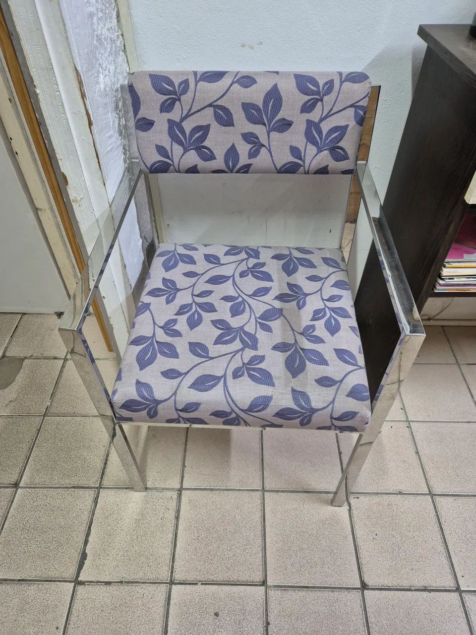 Par de Poltronas com estrutura de inox - Foto 5