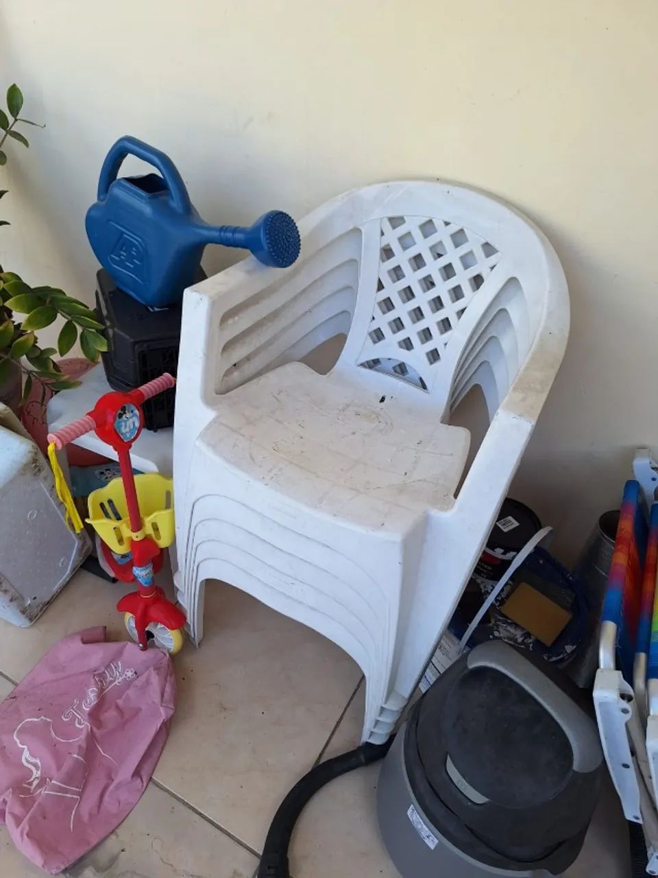 5 cadeiras de plastico rigido forte - Foto 3