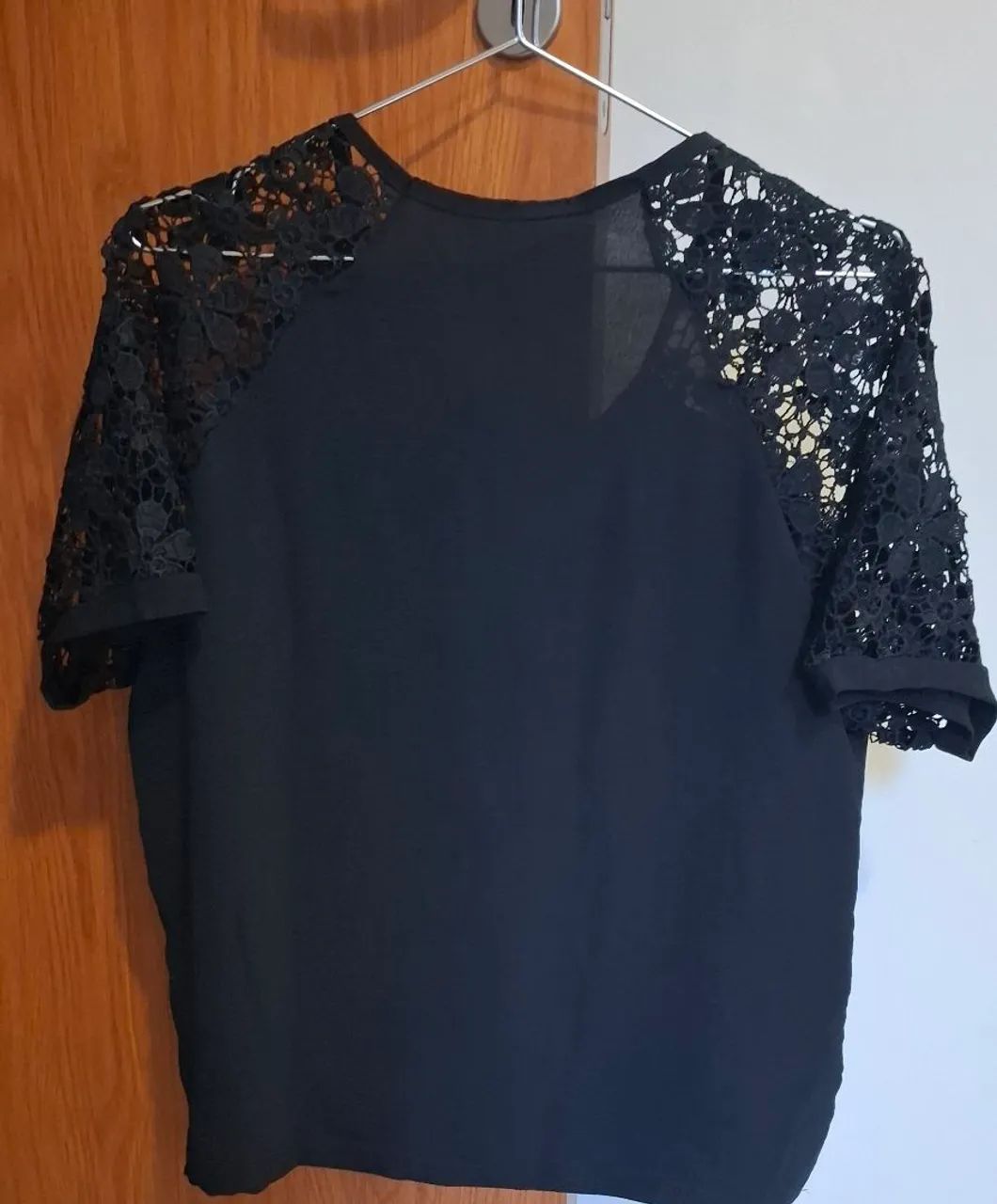 Blusa de Manga Curta Detalhe em Renda GG - Foto 2