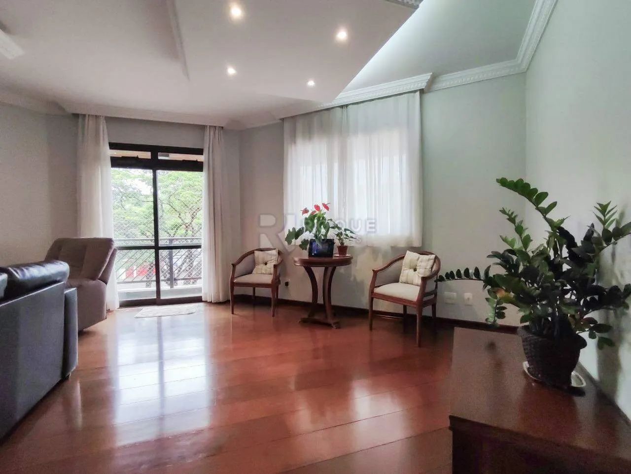 Apartamento com 3 dormitórios e suíte com closet - Centro - Foto 2