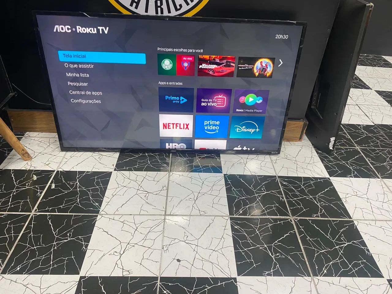 Vendo Smartv AOC Roku 43 polegadas top de linha em estado de nova conforme fotos R$ 1100,0 - Foto 2