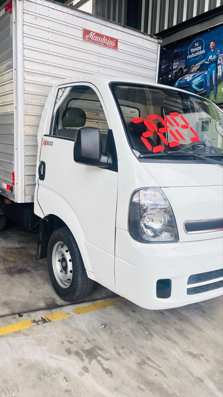 Kia bongo ano 2019 com baú 