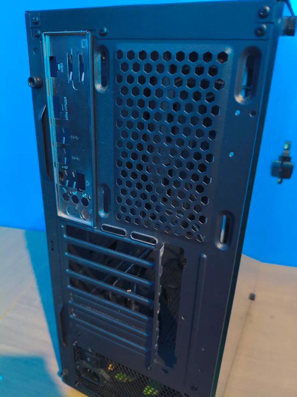 Gabinete com fonte de 600w - Foto 2