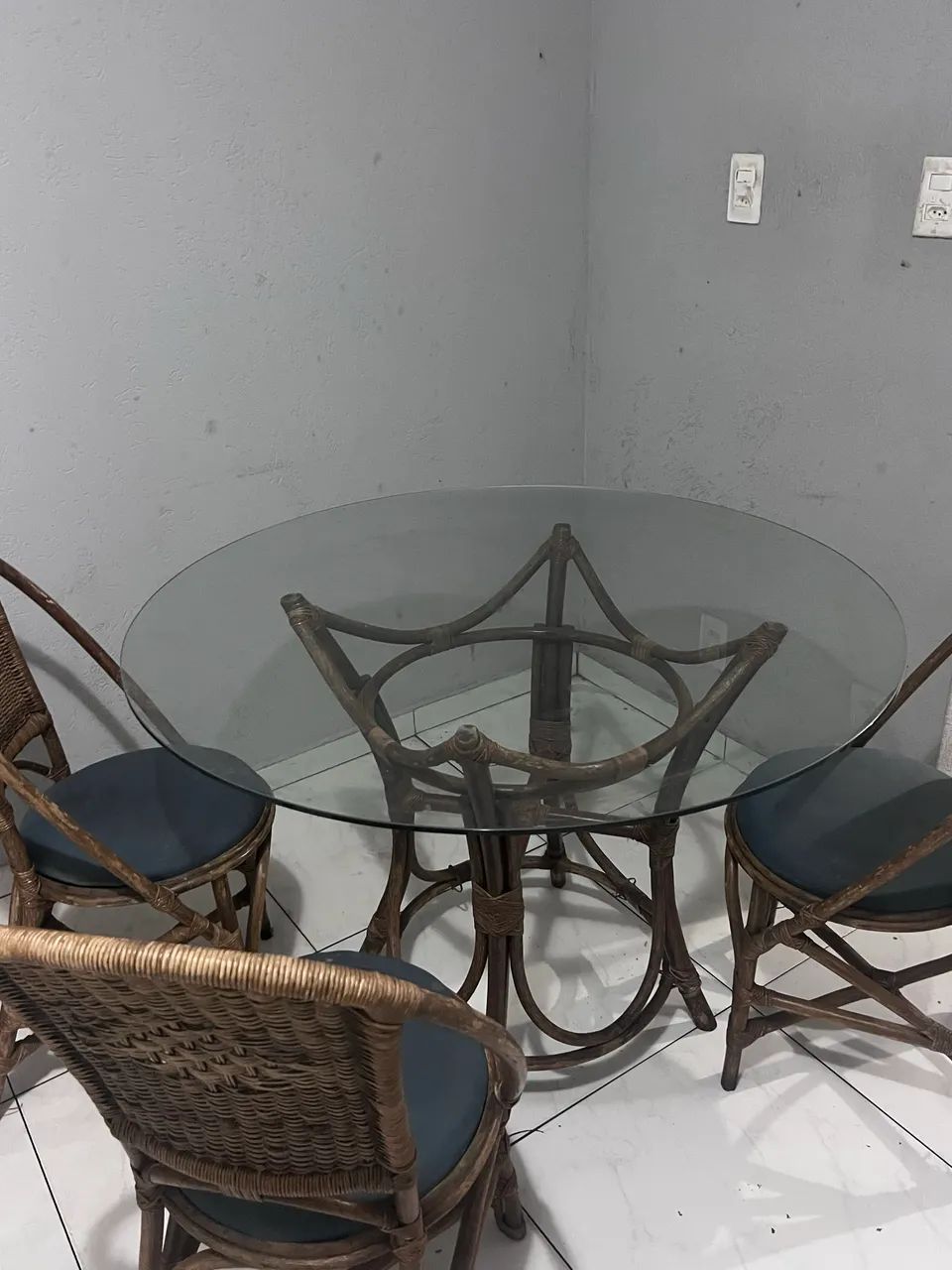MESA DE VIDRO À VENDA ? LINDA E CONSERVADA! - Foto 2