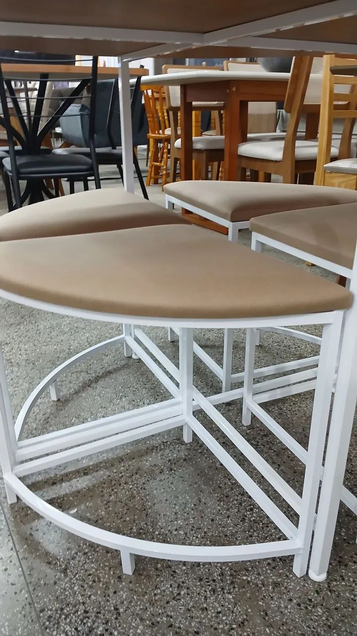 Conjunto Mesa + 4 bancos - Foto 2
