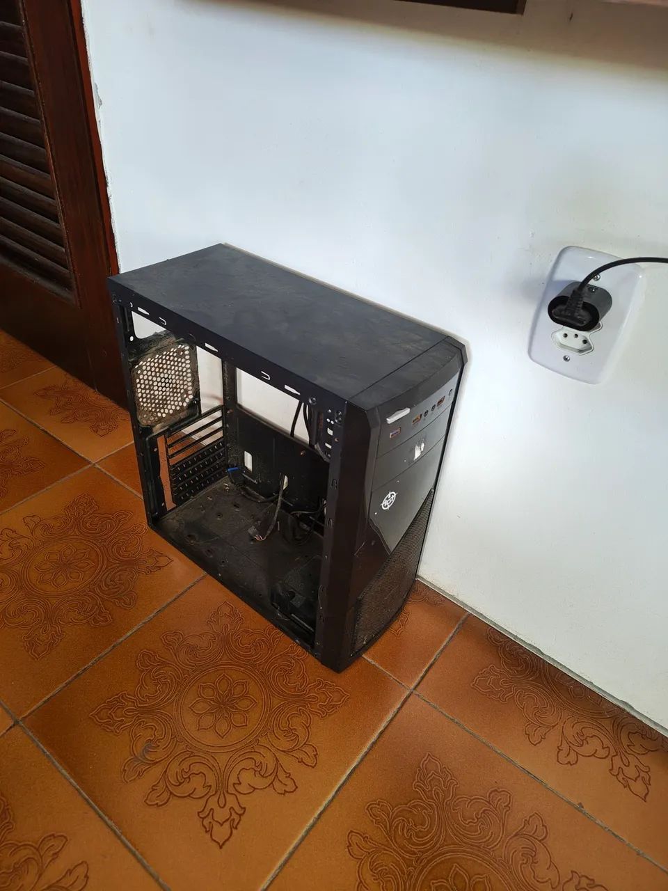 Gabinete Usado Funcionando (Sem Tampas)