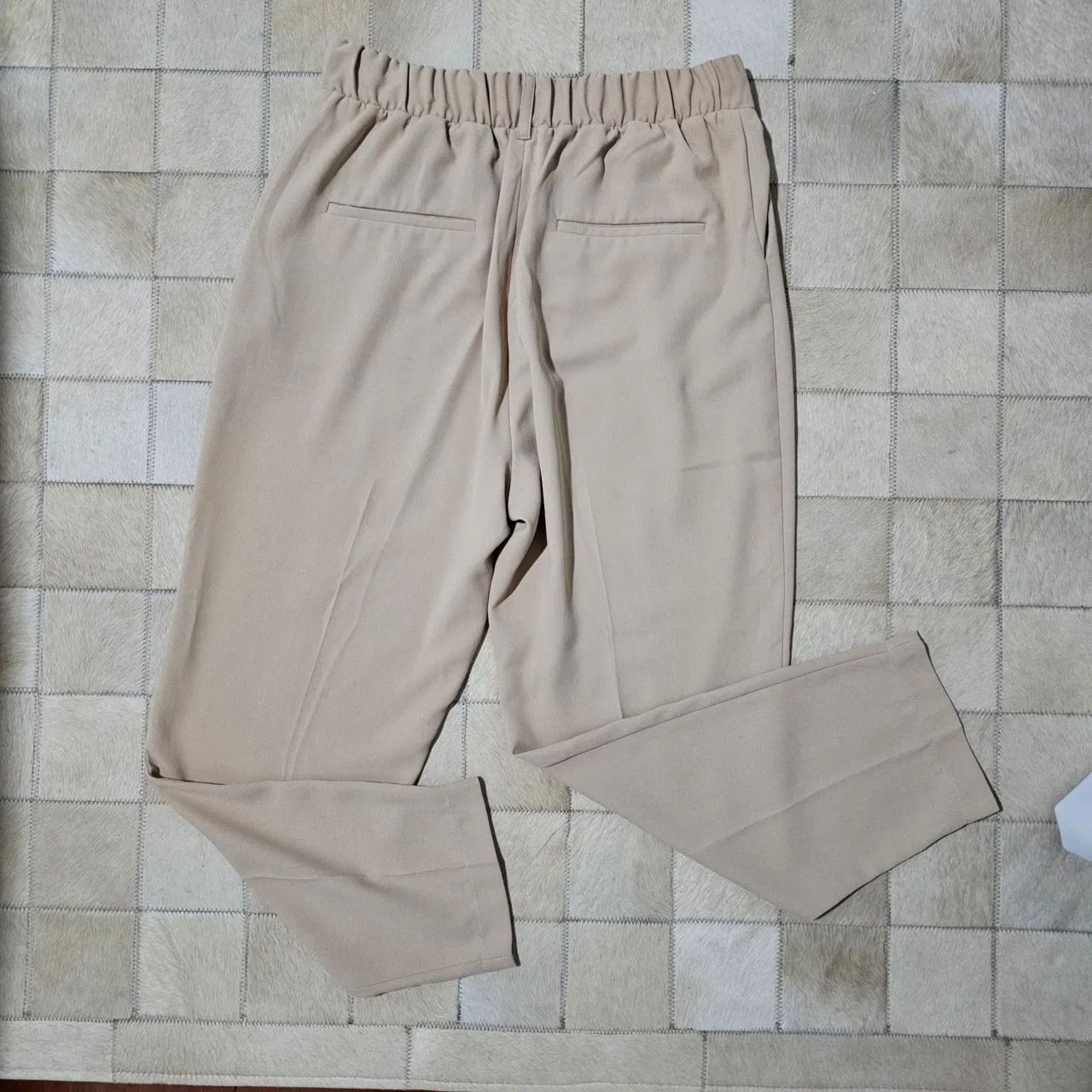 Calça de tecido shoulder bege - Foto 3