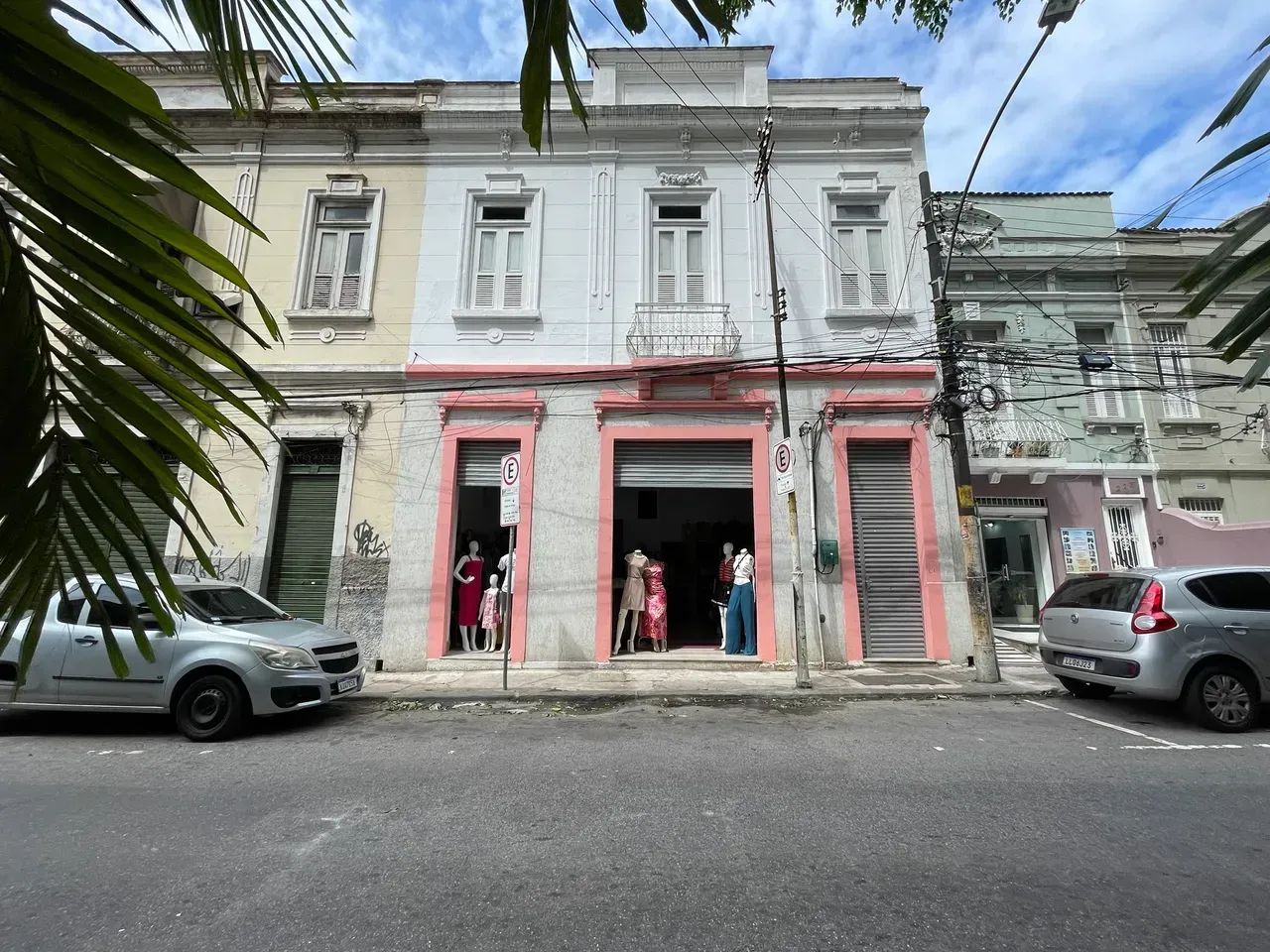 Dois Imooveis uma loja e um apartamento