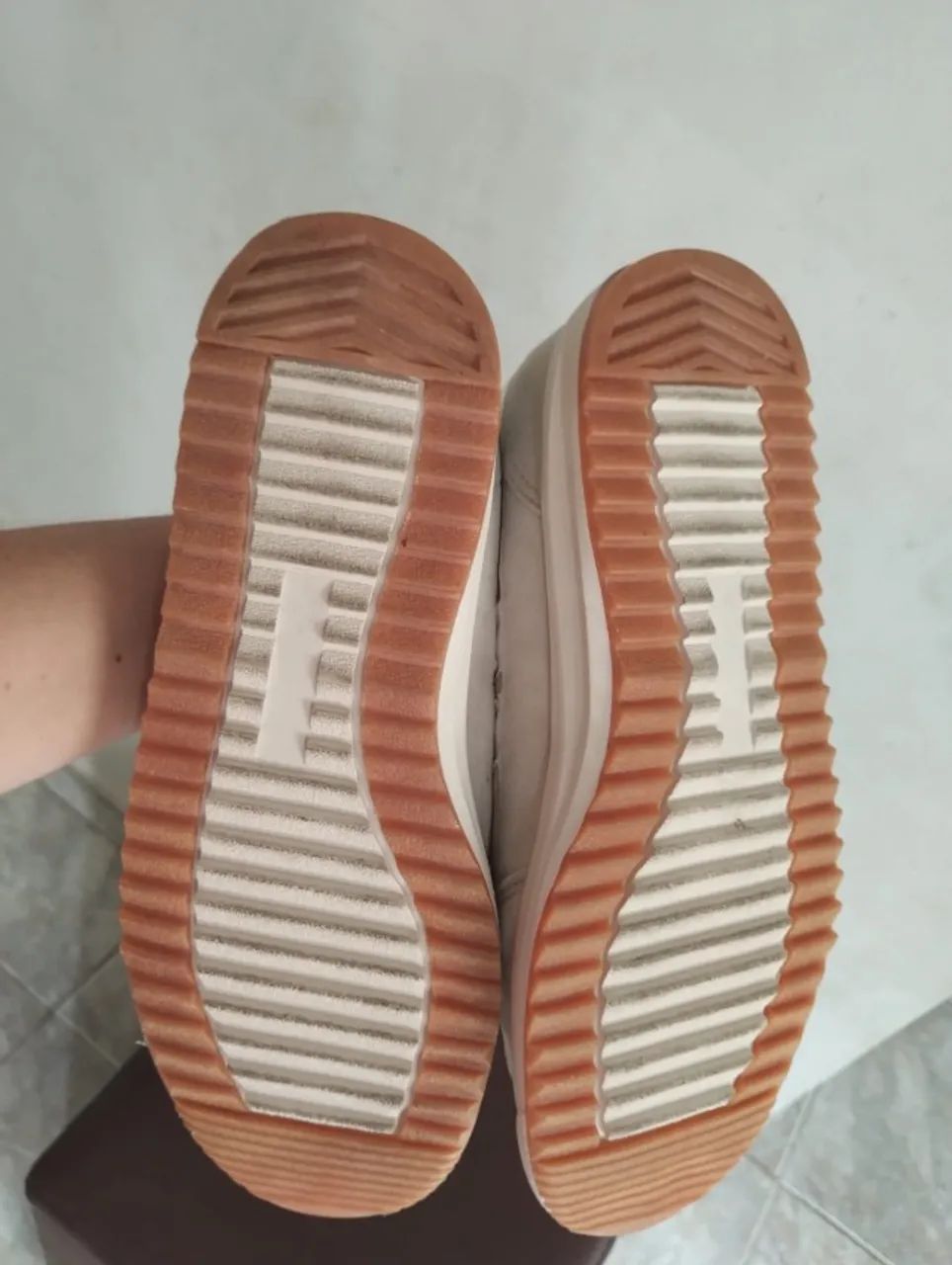 Tênis  creme  - Foto 4