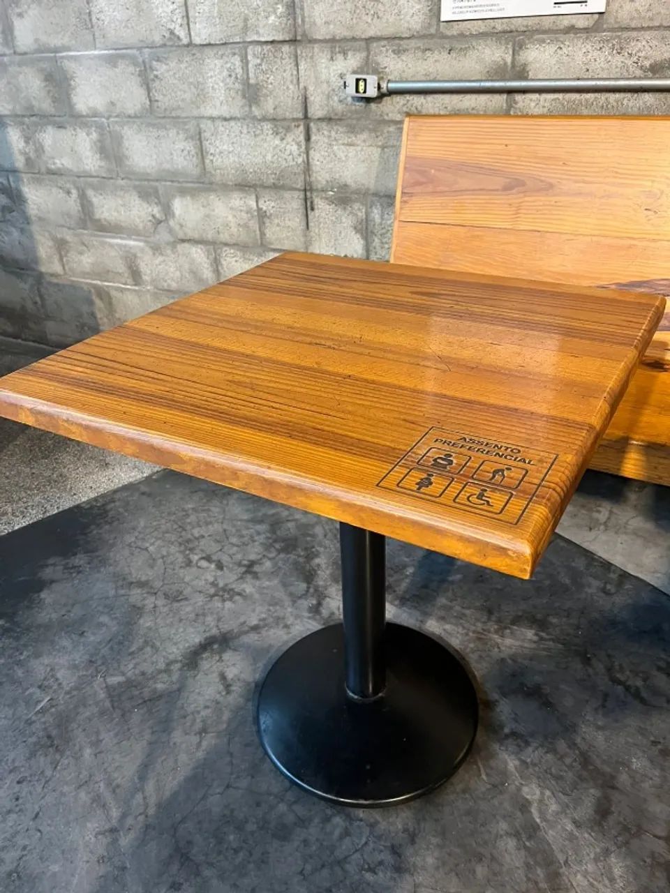 Mesa de madeira para salão 9 un. disponíveis - Foto 3