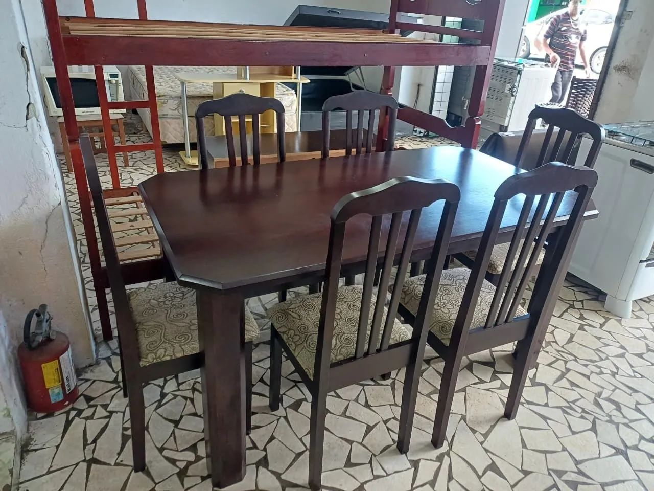 Mesa com 6 cadeiras madeira maciça  - Foto 2