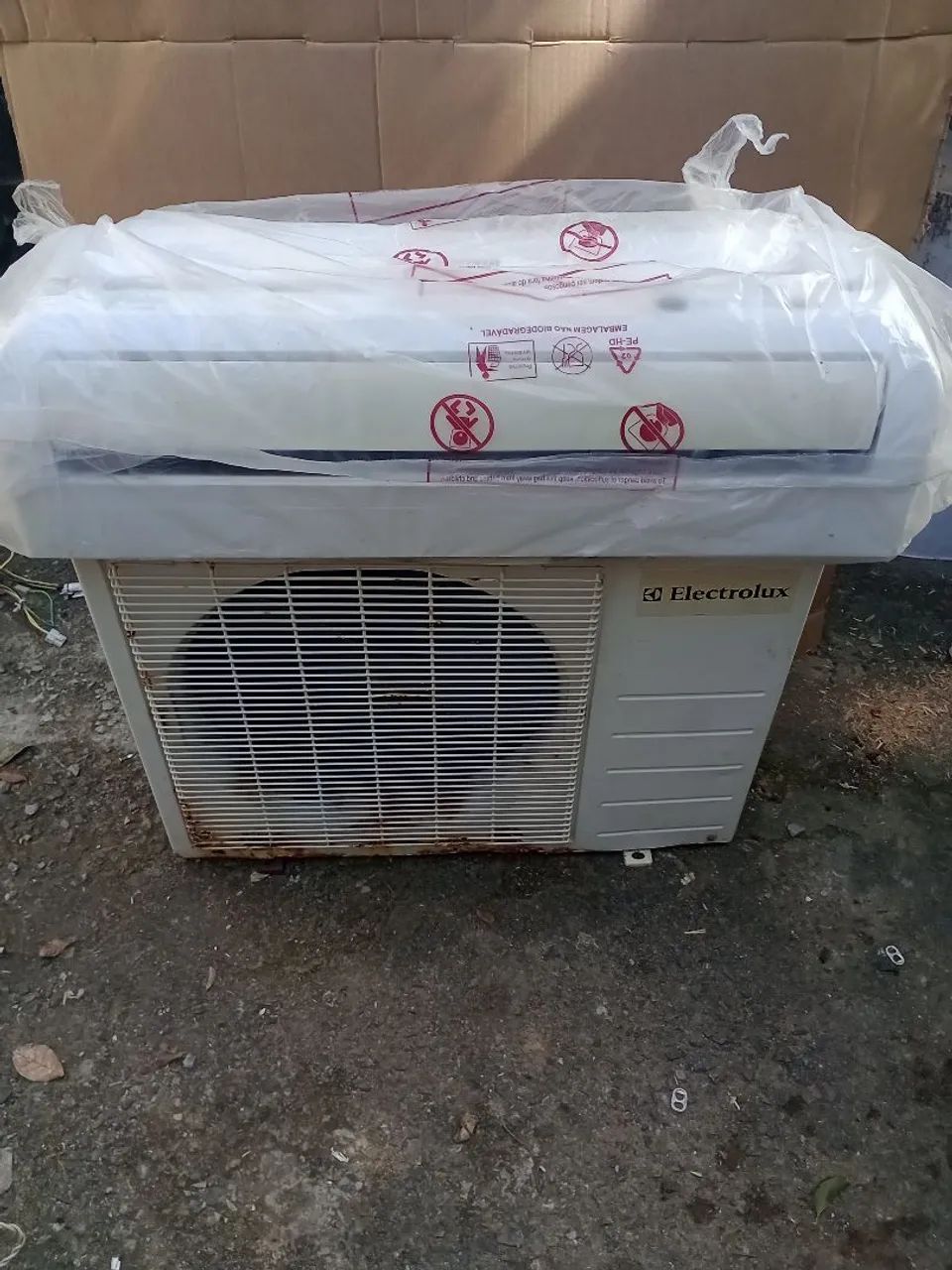 Vende Se Um Ar condicionado Split 9.000 BTUs Eletrolux 