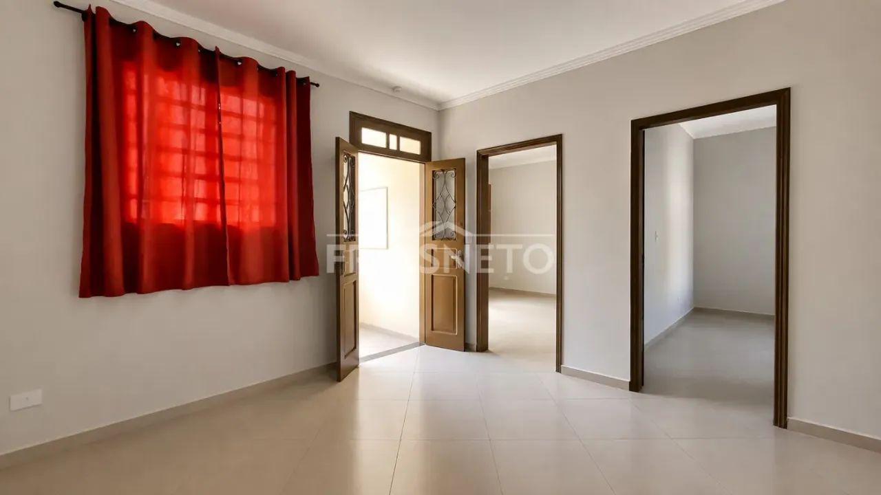 Casa Charmosa e Totalmente Reformada com Quintal no Centro - Foto 5