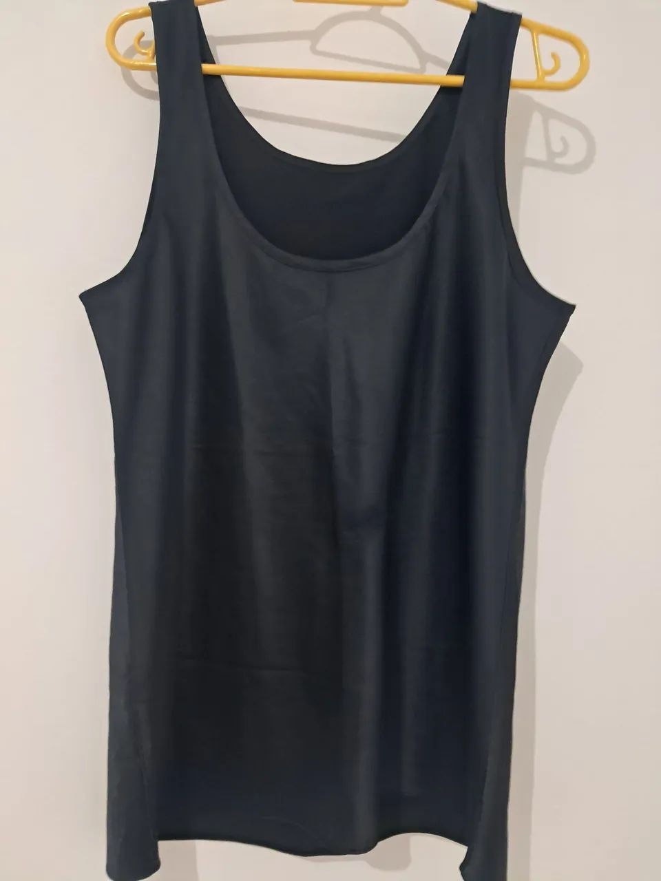 Camiseta de cetim preta 