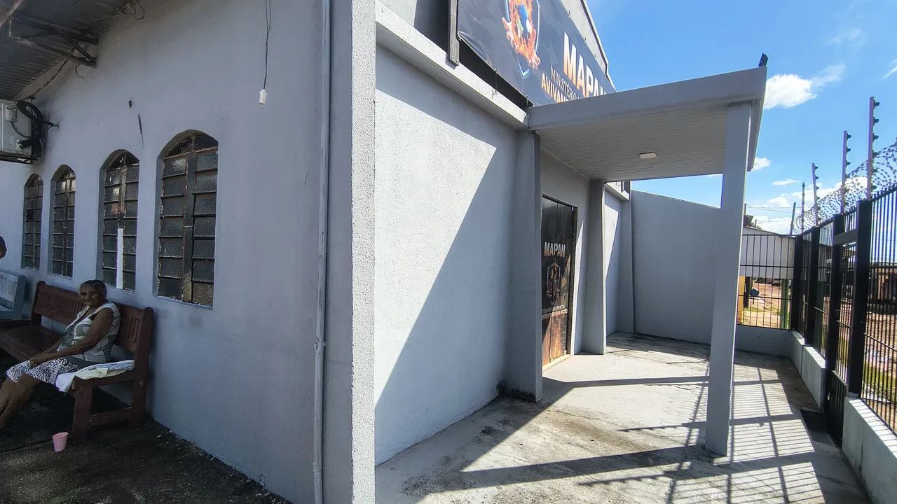 Casa, igreja e estacionamento  - Foto 2