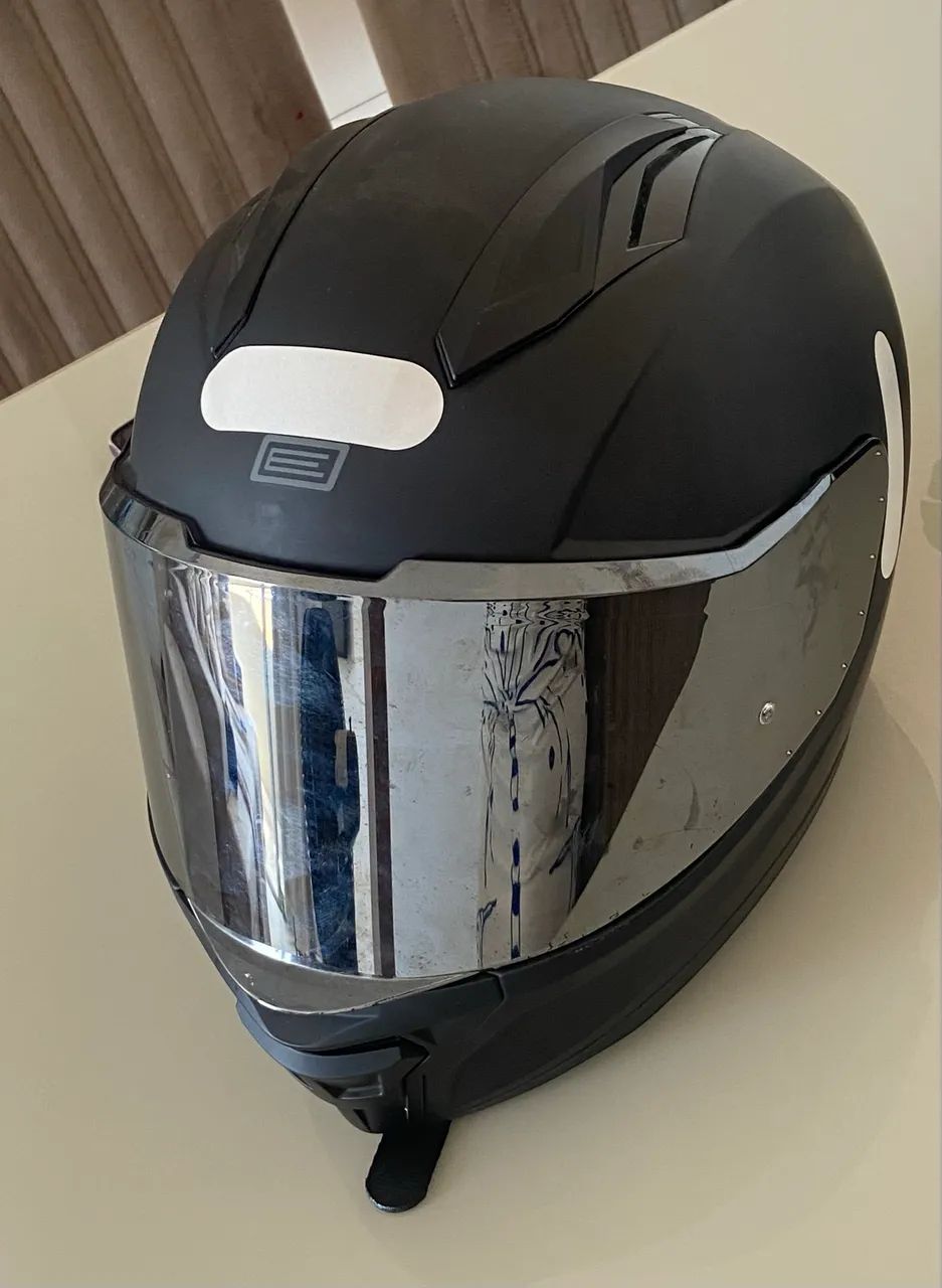 Capacete preto 