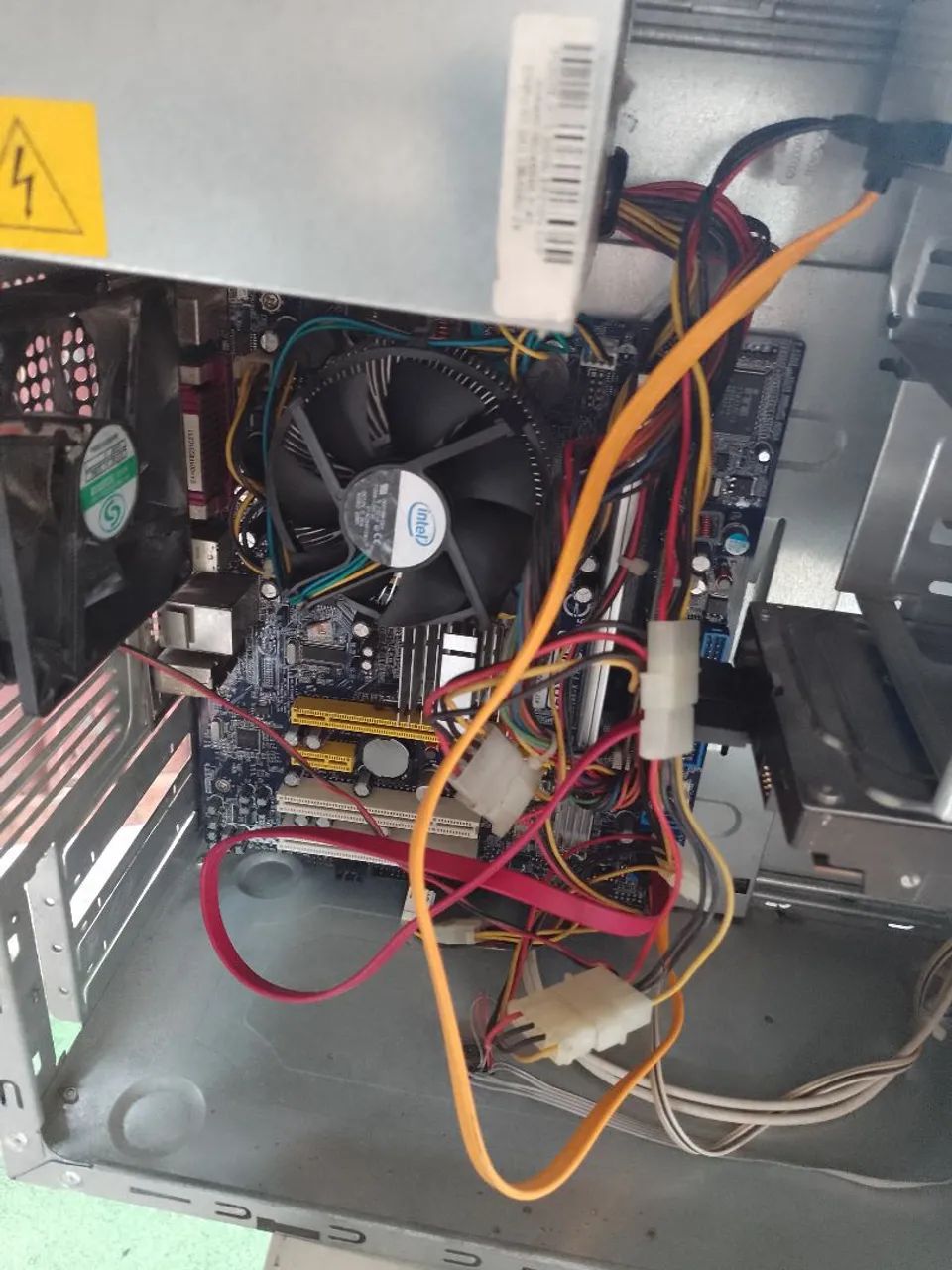 PC cpu core 2QUAD DESAPEGO 4gb DDR2  HD 250 Windows 10 - Foto 5