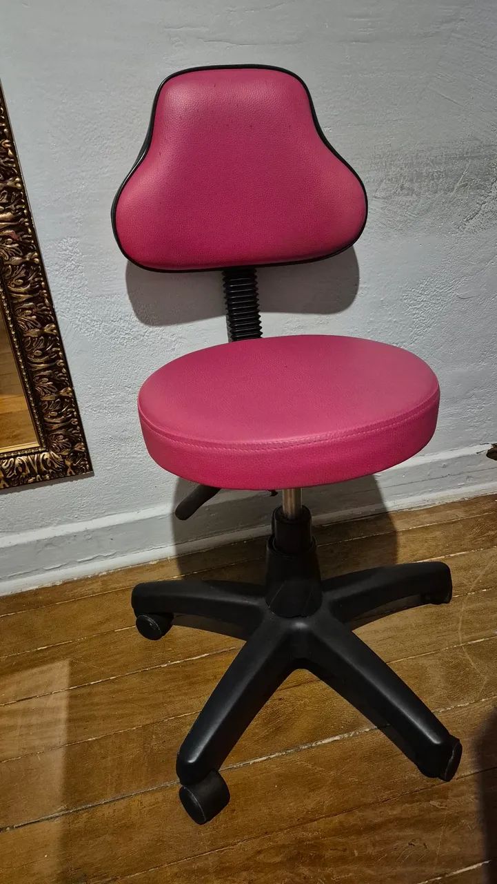 Cadeira Mocho giratória rosa - Foto 2