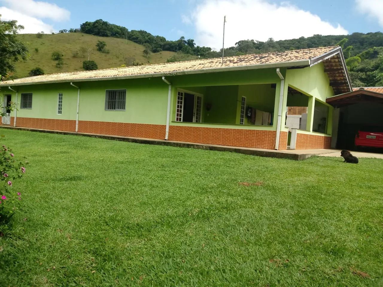 Excelente Chácara com Casa de 8 Cômodos, Pomar e Pasto Formado. 