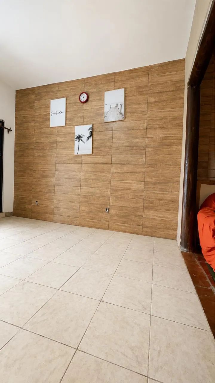 Vendo casa com dois pavimentos e entradas independentes.
