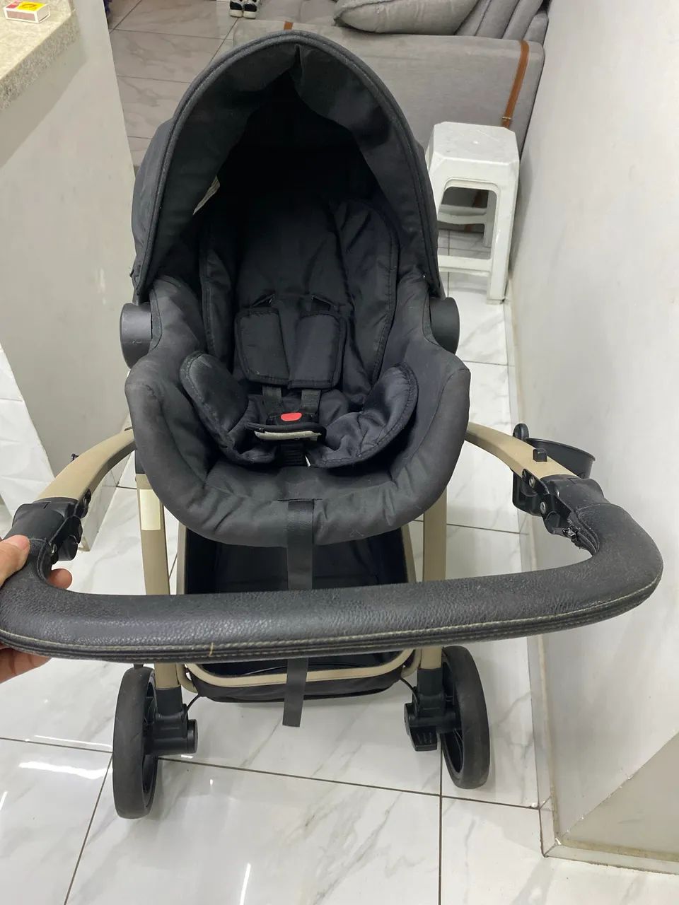 Carrinho de bebê Galzerano + bebê conforto - ótimo estado - Foto 3