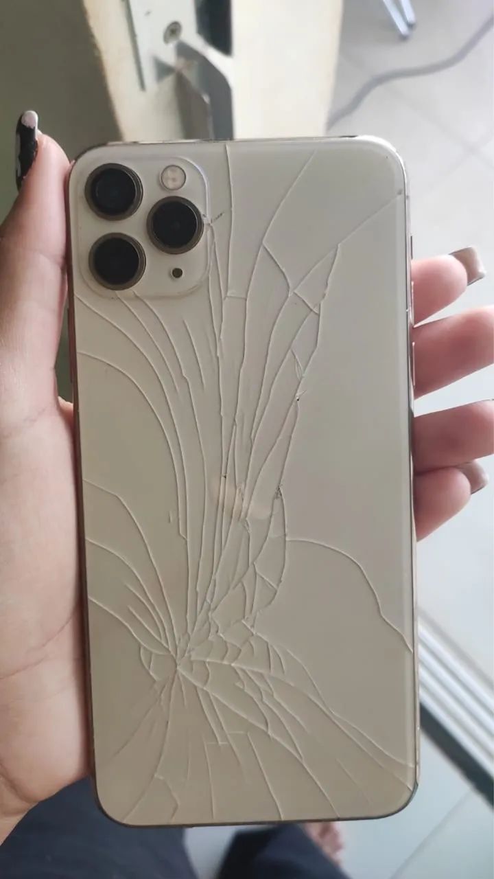iPhone 11 Pro Max 256 gb Face ID funcionando - Celulares e