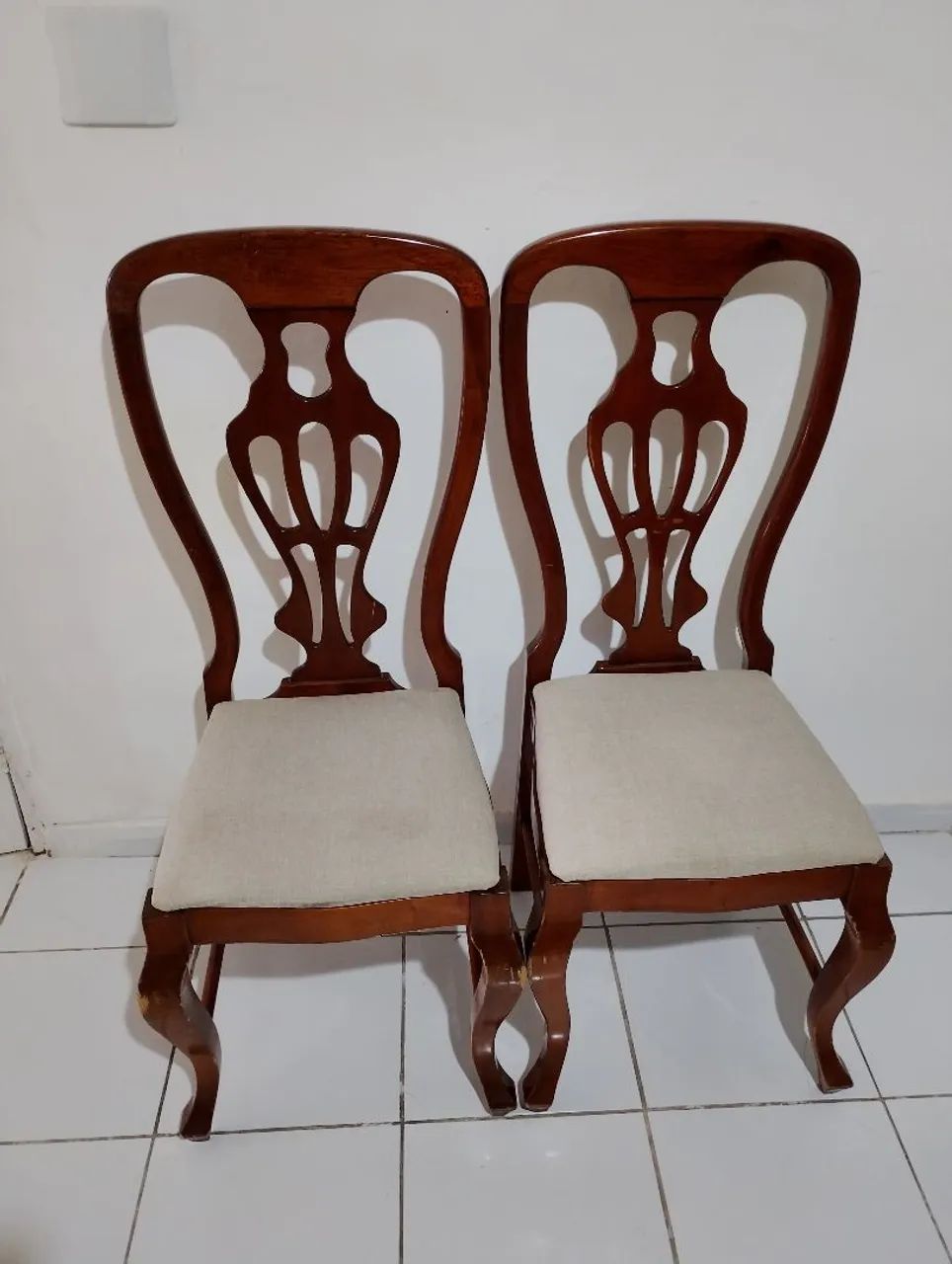 8 cadeiras com mesa 3.500 reais  - Foto 4