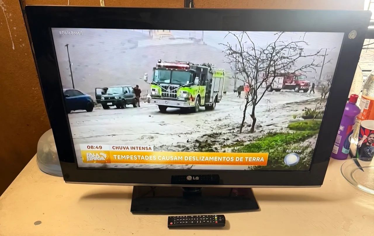 TV 32 polegadas LG LCD não é smart funcionando perfeitamente  - Foto 3