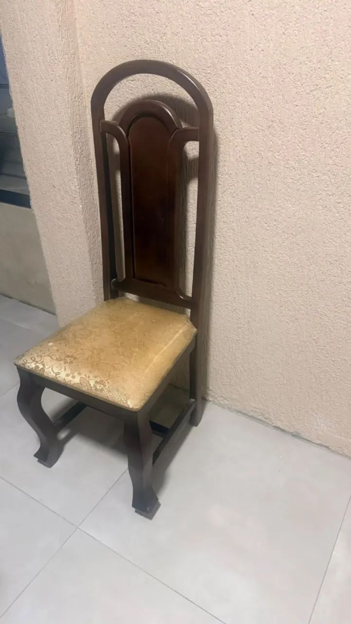Mesa de Jantar em Madeira com 6 Cadeiras Estofadas - Foto 3